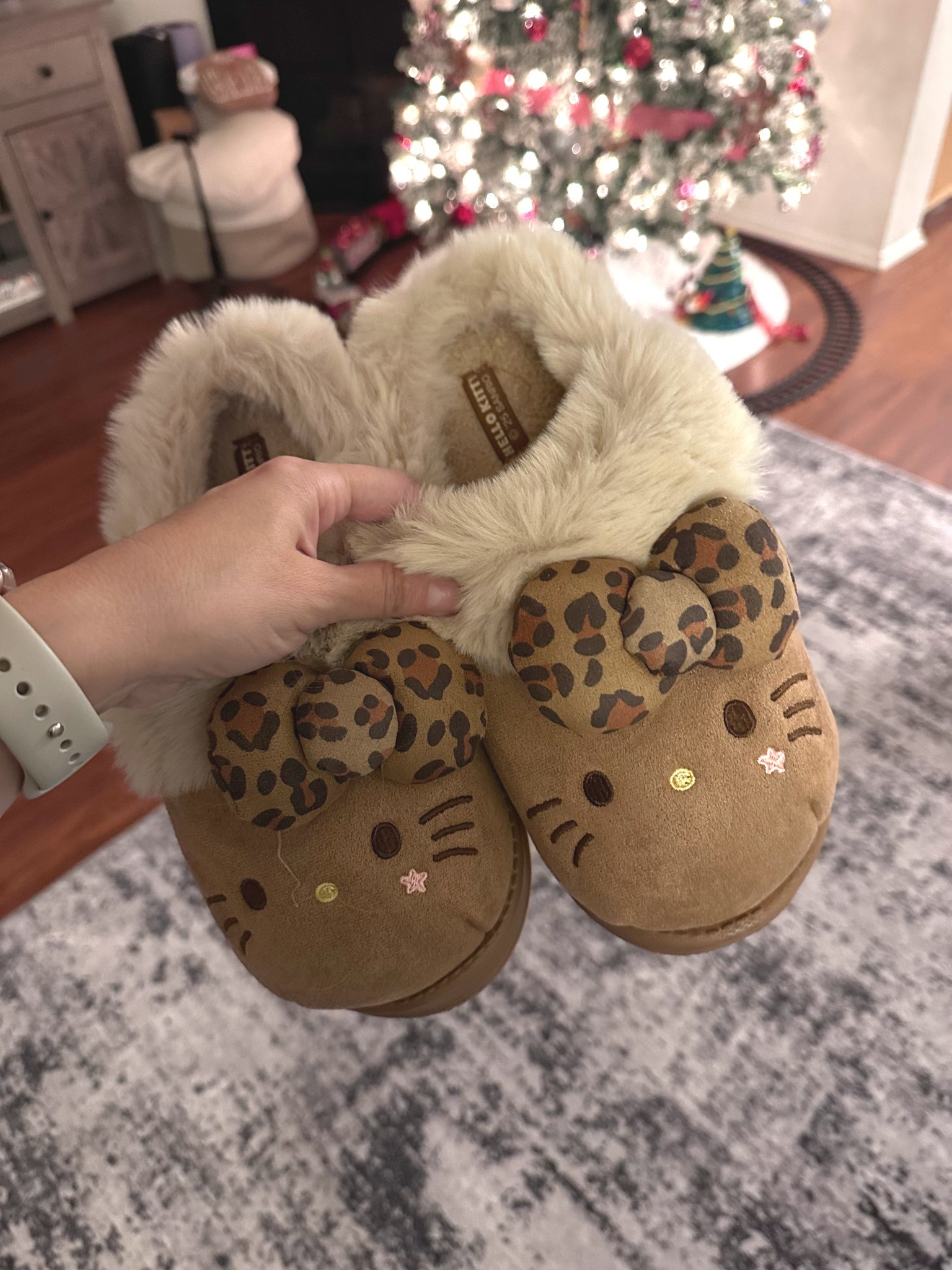 ‼️Hello Kitty lovers these slippers are cuteness overload. Love how soft and lightweight they are. Excited to gift them to my daughter. And so affordable from Walmart. Sizing options are not wide so I would be mindful. I got myself a pair of 7/8 and they fit my size 7 foot almost perfectly.

#girlslippers #hellokitty #giftsforgirls


#LTKHoliday #LTKGiftGuide #LTKCyberWeek