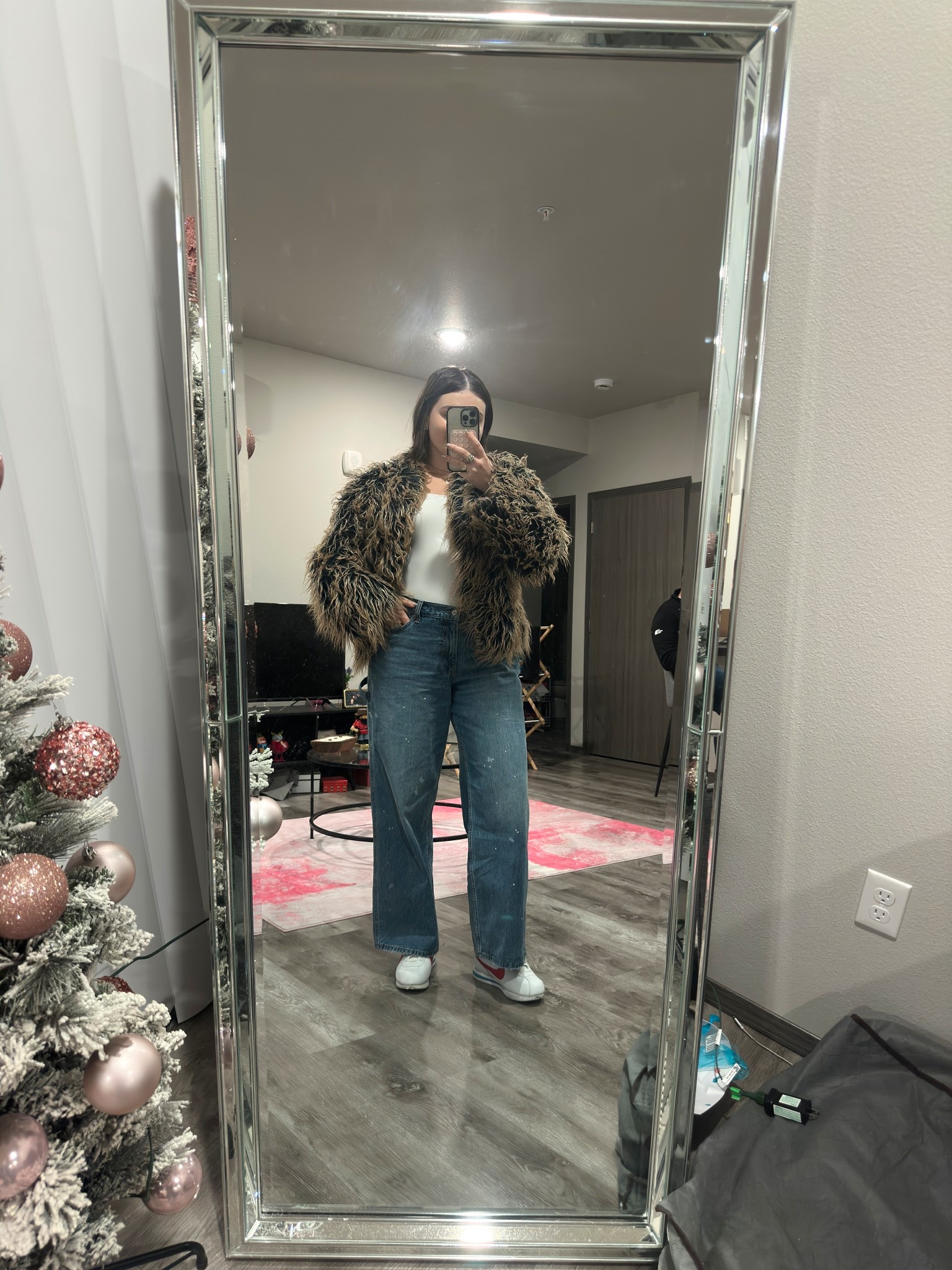 I don’t dress normal to sporting events anymore! Instead I love mixing simple denim outfits with fur🐻

I’m wearing a L jacket, M bodysuit, size 31 jeans and size 9 sneakers 

#LTKootd #LTKHoliday #LTKMidsize