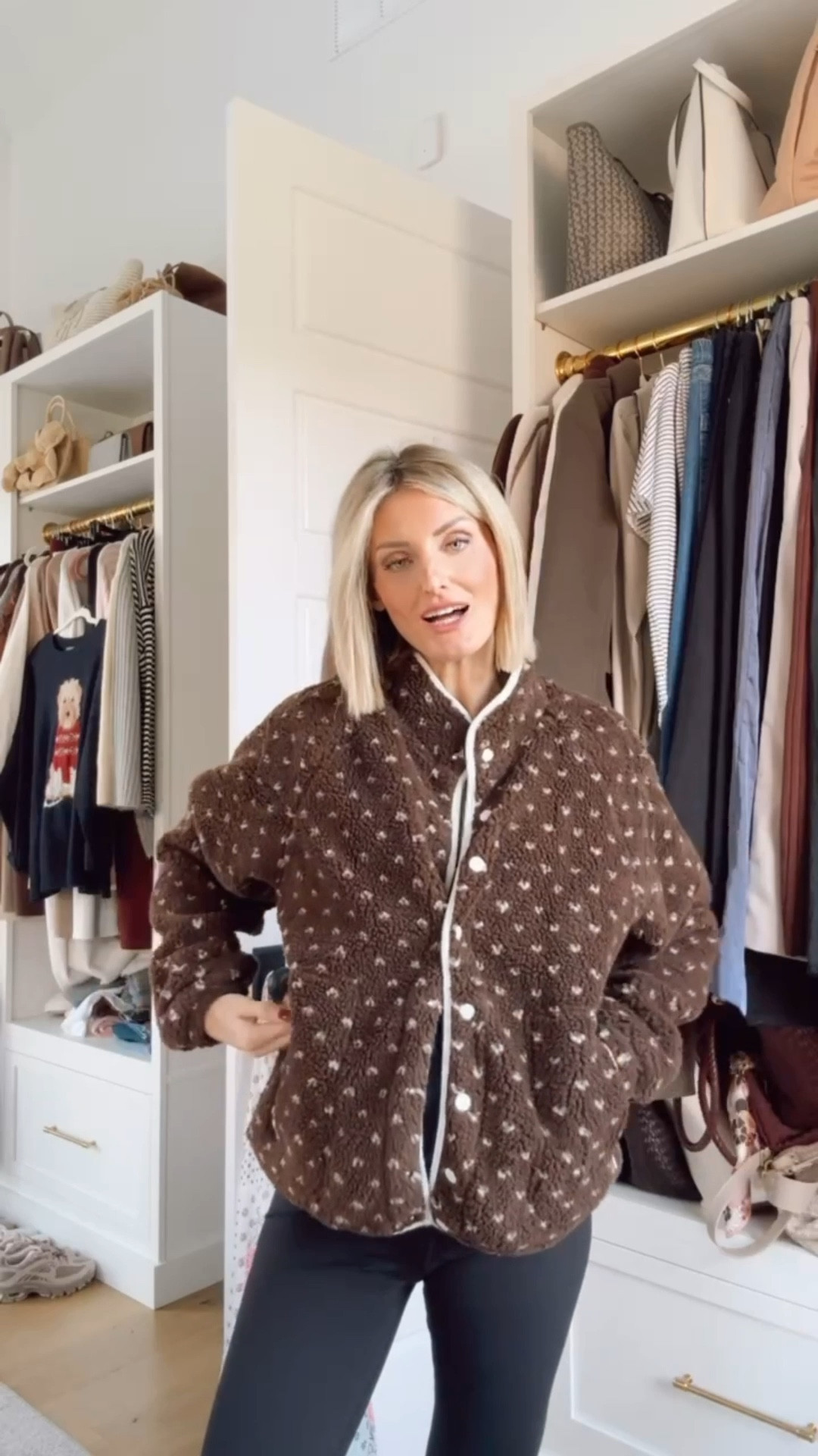 I can’t get over this brown fleece jacket! It’s an Amazon find! 👏🏼 It’s under $50 and so cute for winter! I think this is such a great fleece to wear with leggings! Wearing size S!

Loverly Grey, Amazon, Sherpa fleece jacket, winter outfit, brown fleece jacket, athleisure 

#LTKSeasonal