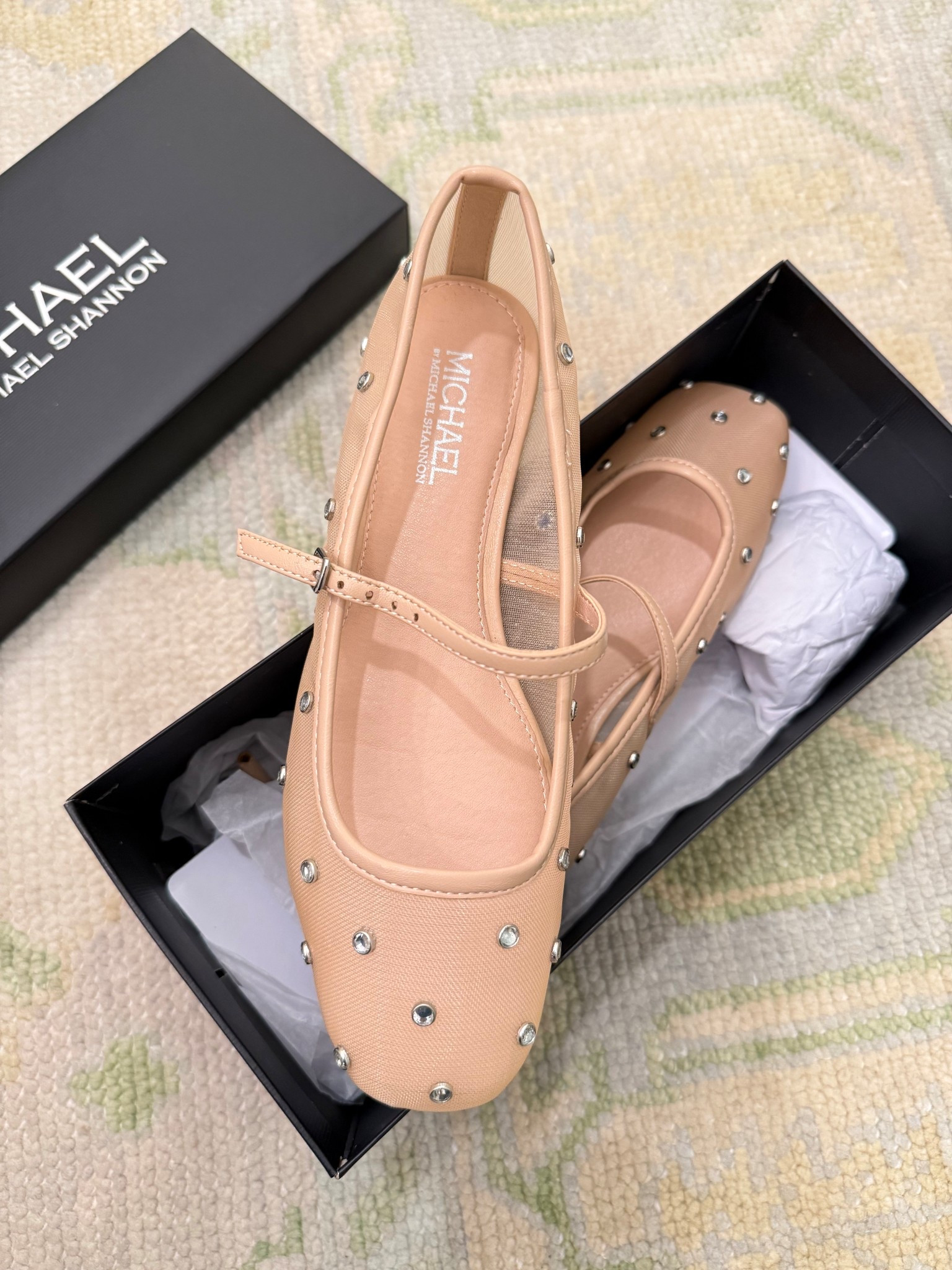 I’ve been eyeing a more expensive version of these shoes and I’m so glad I found these instead! So comfortable and on sale too 😍

Shoes // Rack Room 

#LTKmomlife #LTKSaleAlert #LTKBeauty