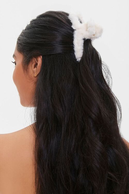 Plush Claw Hair Clip | Forever 21 (US)