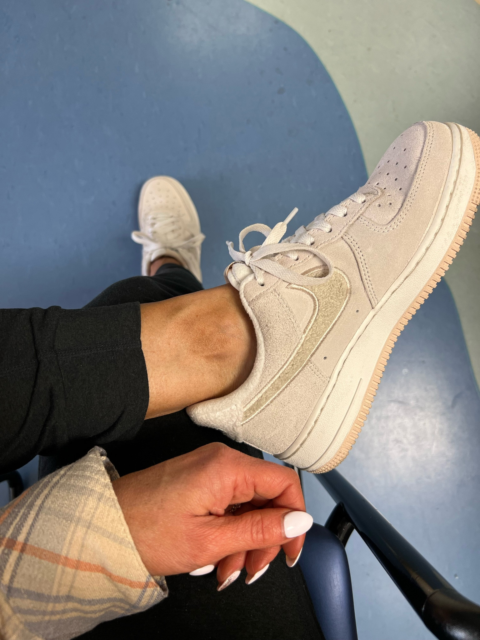 Looove these Nike Air Force sneakers! Cutest spring sneaker! 



#LTKSeasonal #LTKshoecrush #LTKstyletip