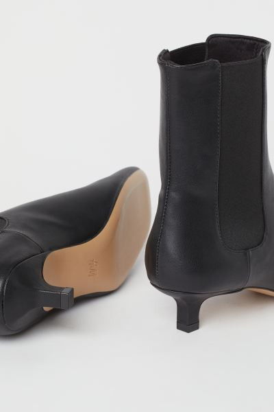 Stiefeletten mit Kitten Heels | H&M (DE, AT, CH, NL, FI)