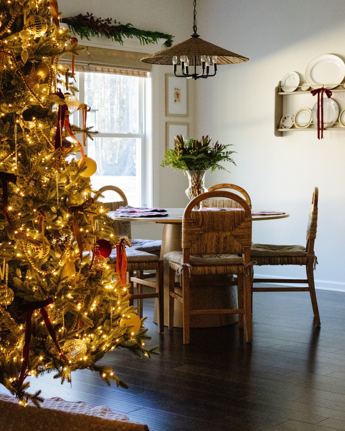 This cozy little breakfast nook is simply decorated, but still feels festive for the holidays. I’m especially loving these reversible, scalloped plaid placemats—they’re such an easy way to add Christmas charm without overwhelming the space. Perfect for everyday breakfasts and casual holiday hosting 🎄✨

#christmasdining #simplechristmasdecor #christmastabledecor
