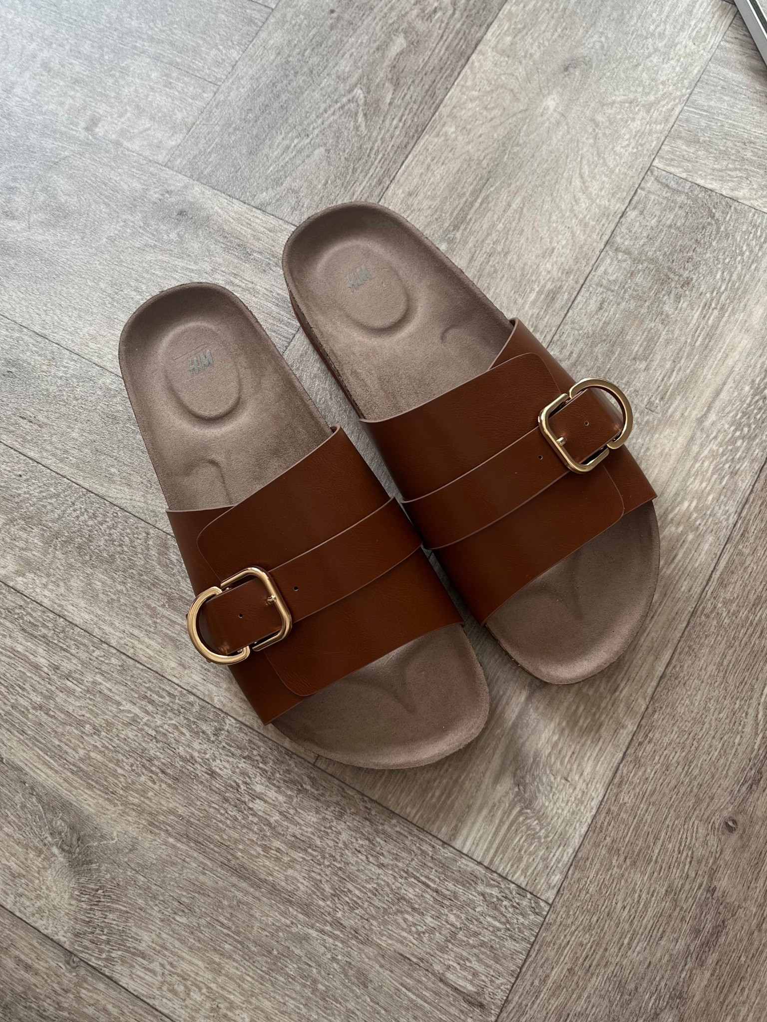 Shop my H&M brown sandals below. Available in 4 colour ways. Currently 15% off for members 

#LTKsummer #LTKshoes #LTKuk