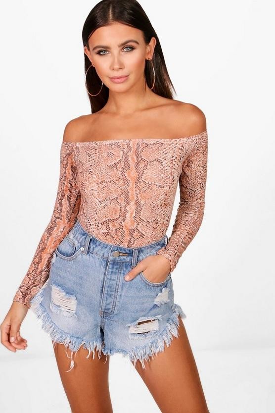 Petite High Waisted Extreme Frey Hem Denim ShortPetite High Waisted Extreme Frey Hem Denim Short | Boohoo.com (UK & IE)