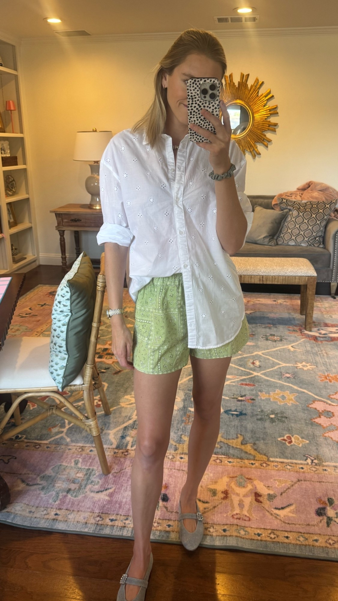 Today's look is so comfortable & effortless. Wearing a small in the shorts & XS in the top.