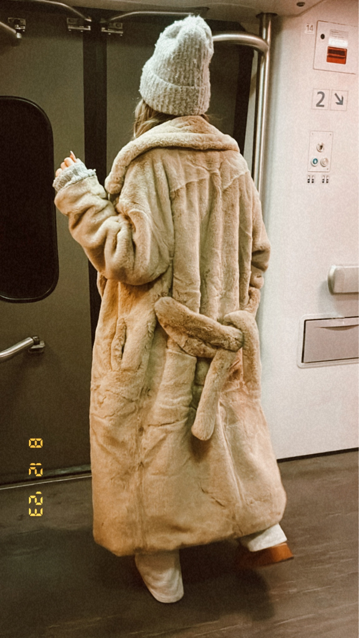 amazing teddy coat 🧸🧸
Wearing the biggest size combined it with a grey comfy twin set and the best Ugg dupes linked all fy girls xx
.
Boohoo, teddy coat, Christmas, winter outfit, fur coat

#LTKfindsunder100 #LTKstyletip #LTKSeasonal