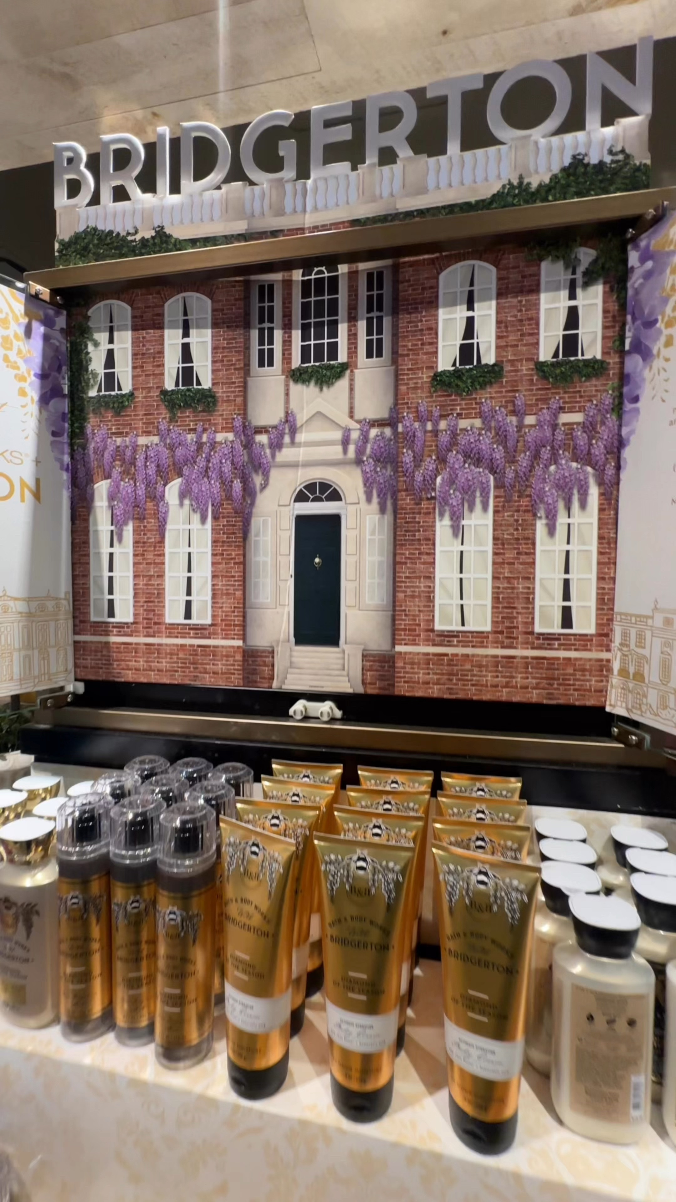 NUEVA COLLECTION de @bathandbodyworks 👸🏼🫅🏻

Que es esta belleza? Ya la probaron sino mira mis recomendaciones, están en lleva 3 te dan 3, una vela la otra gratis en toda la tienda

Deliciosos todos los olores las velas no un espectáculo!

#candles #aroma #cremas #queen #charlottequeen #bridgerton demasiado espectacular

#LTKFindsUnder50 #LTKFindsUnder100 #LTKSaleAlert