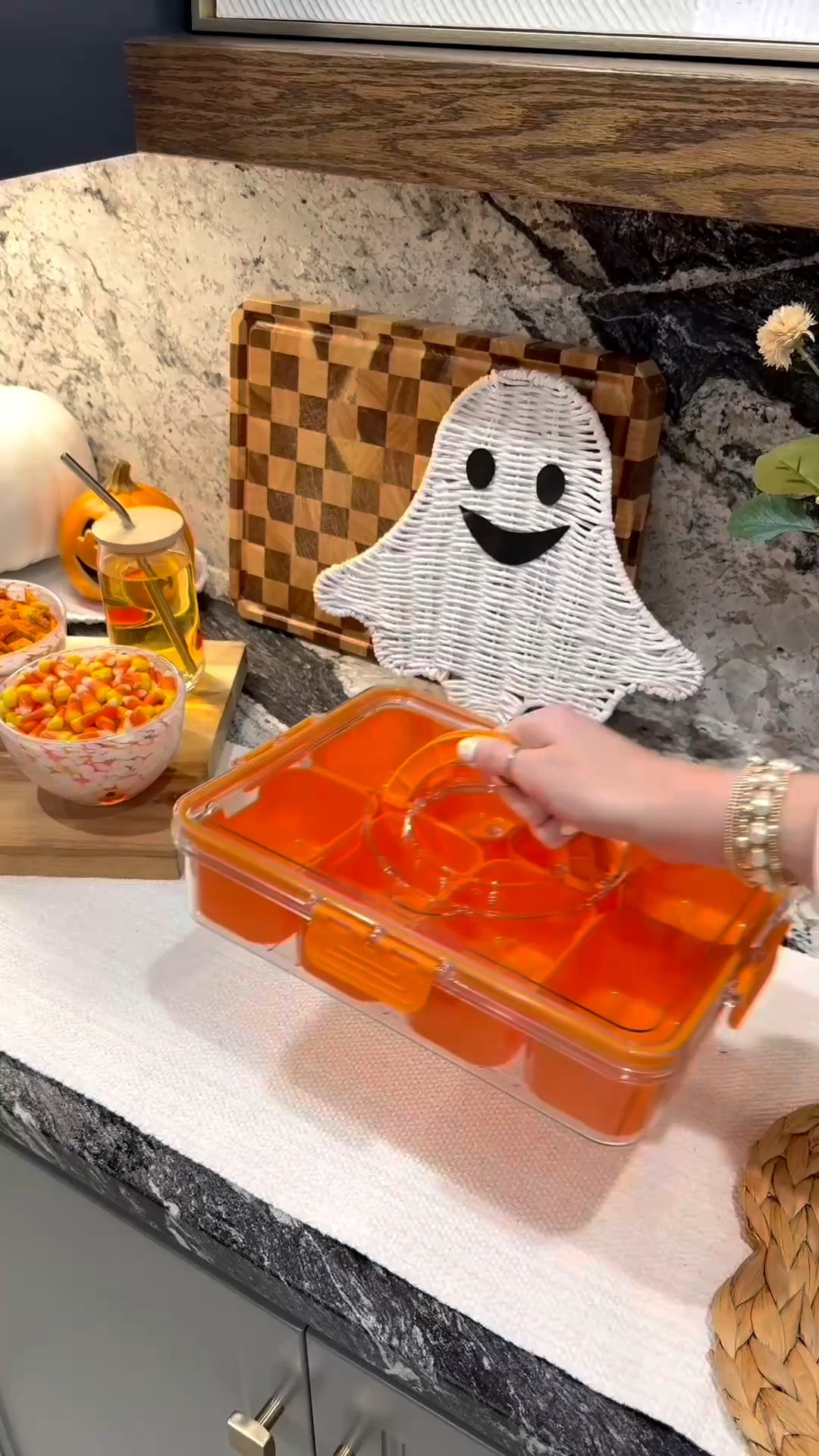 Make my fall snackle box with me! 🎃🍬🧡

#LTKfoodie #LTKSeasonal #LTKTravel