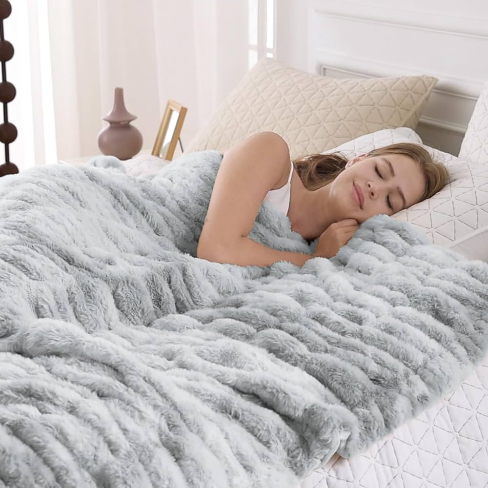 Warm Faux Fur Blanket with Flannel Fleece Reverse,Elastic Striped Fuzzy Fleece Throw Blanket for ... | Amazon (US)