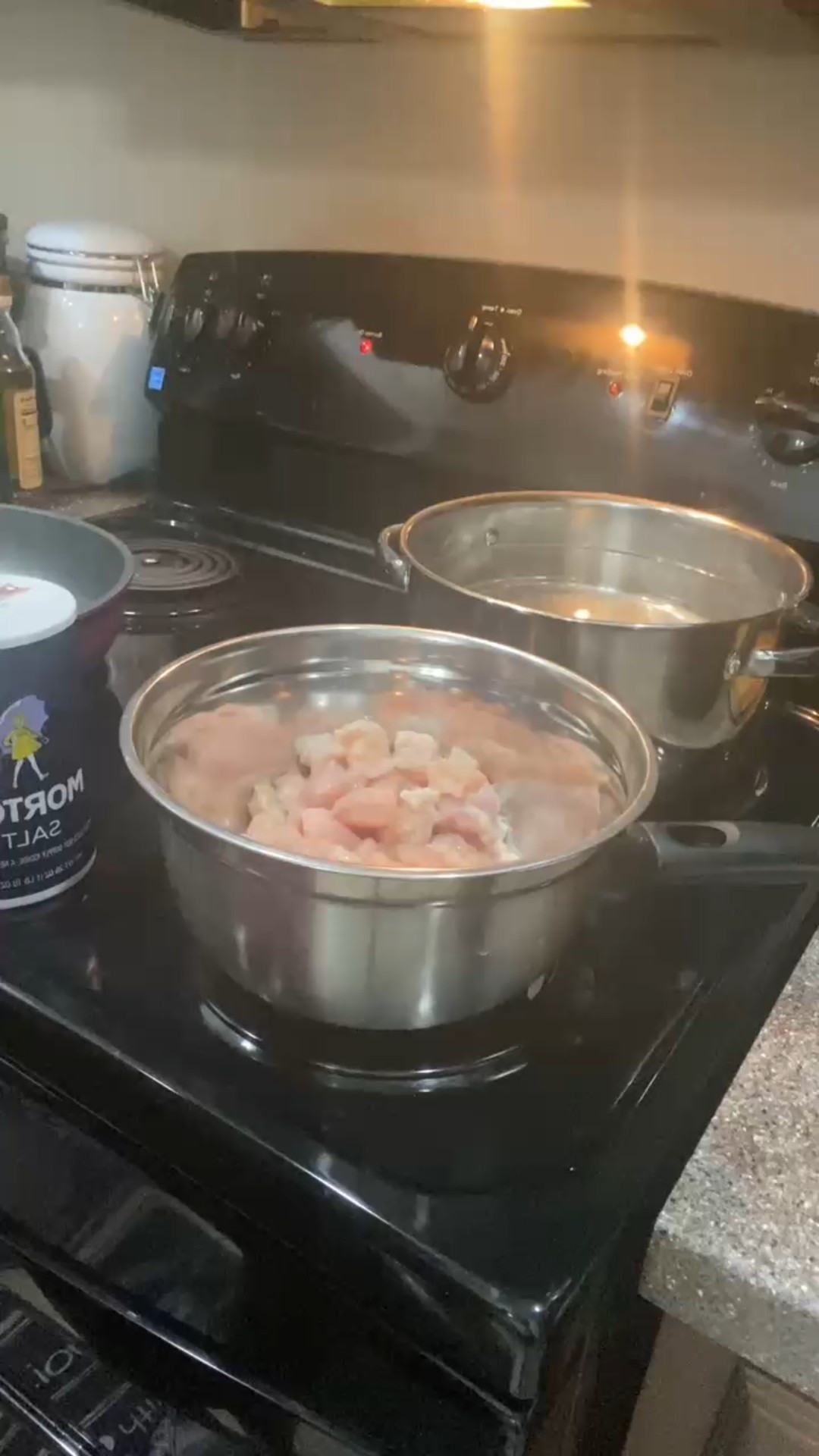 Real life dinner from last night 🍝
Chicken Alfredo for the family because we’re saving money and staying in.
Some nights it’s aesthetic, some nights it’s survival mode… but we ate GOOD.

If you’re a busy mom trying to cook and stay sane, you’re my people 🤍#chickenalfredo
#dinnerideas
#realmomlife
#momdinner
#whatsfordinner
#momcontent
#busy mom meals
#familydinner
#cookwithme


#LTKfoodie #LTKmomlife #LTKvlog