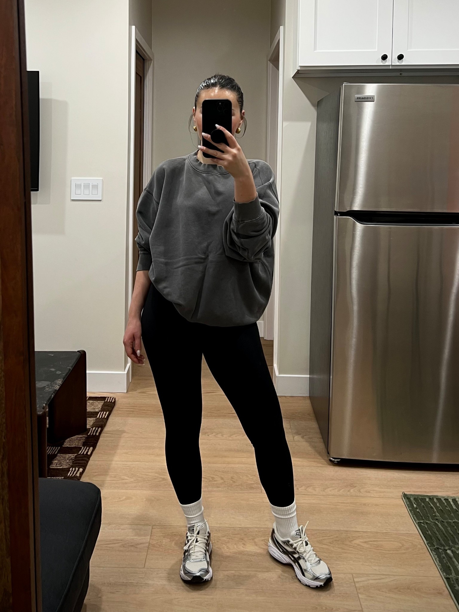 On the road #ootd

* wearing S for both, top & leggings! 
