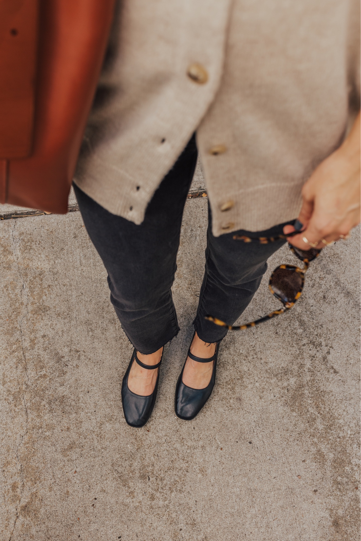 20% off Madewell when you shop in the LTK app, through 10/29! Y’all…a MOMENT for these darling ballet flats! My favorite version yet, they’re sturdy, comfortable and absolutely beautiful! Great price point, too.👌Fit TTS. 

#LTKfindsunder100 #LTKshoecrush #LTKxMadewell