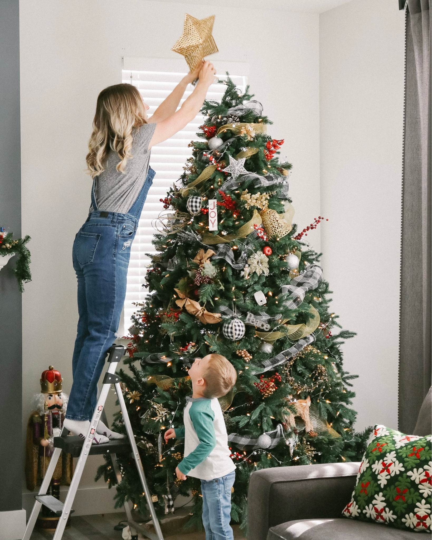 Christmas tree sale alert! #prelit #christmastree #christmas #lights 

#LTKHoliday #LTKsalealert #LTKhome