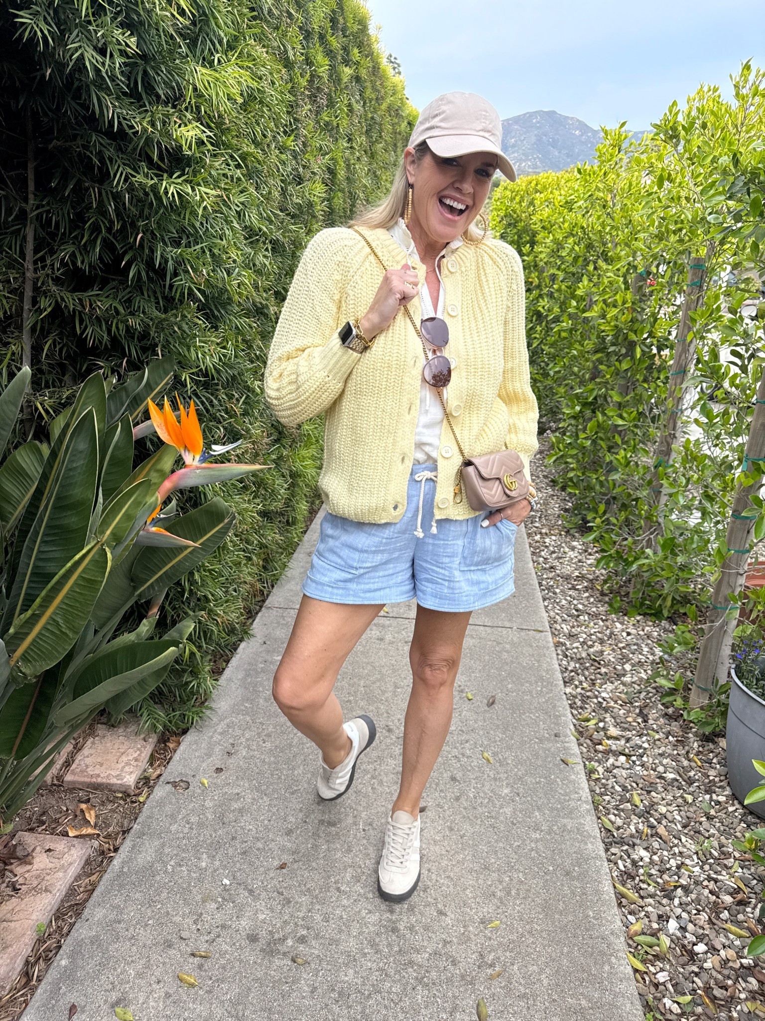 —⚠️Save for outfit inspo/shop your closet—

DAY 2-“shop your closet”A OUTFIT  you’re going to want to recreate:✔️

A coastal spring vibe- Simple layers with Two colors I am crushing on— butter yellow and cornflower blue …

You’ll need:

-Chunky cable knit sweater in a soft pastel color✔️

- Linen shorts  Ty in small
Gibson look save 10% with code DARCY10

- Neutral Tennis Shoe these are Gola tts

- neutral baseball cap 

- tank top or tee 
Gibsonlook gauze tank tts 

-crossbody bag





#LTKOver40 #LTKStyleTip #LTKFindsUnder50