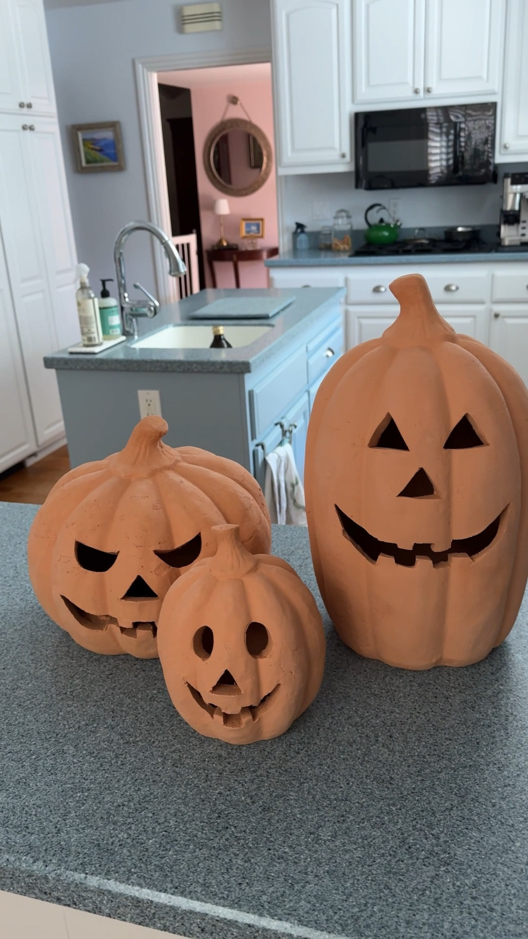 Sellout RISK: Chic Halloween Decor Worth the Price
 These terracotta jack-o’-lanterns are stunning—they look like something you’d find at a high-end home store, but without the luxury markup. Still a bit of a splurge, but 100% worth it for the quality. And the glitter corn pumpkins? The perfect accent for a cozy, neutral Halloween setup ✨🎃
 Shop them before they’re gone!

#FallDecor #ChicHalloween #NeutralFallVibes #LTKautumn 

#LTKHome #LTKHalloween #LTKSeasonal