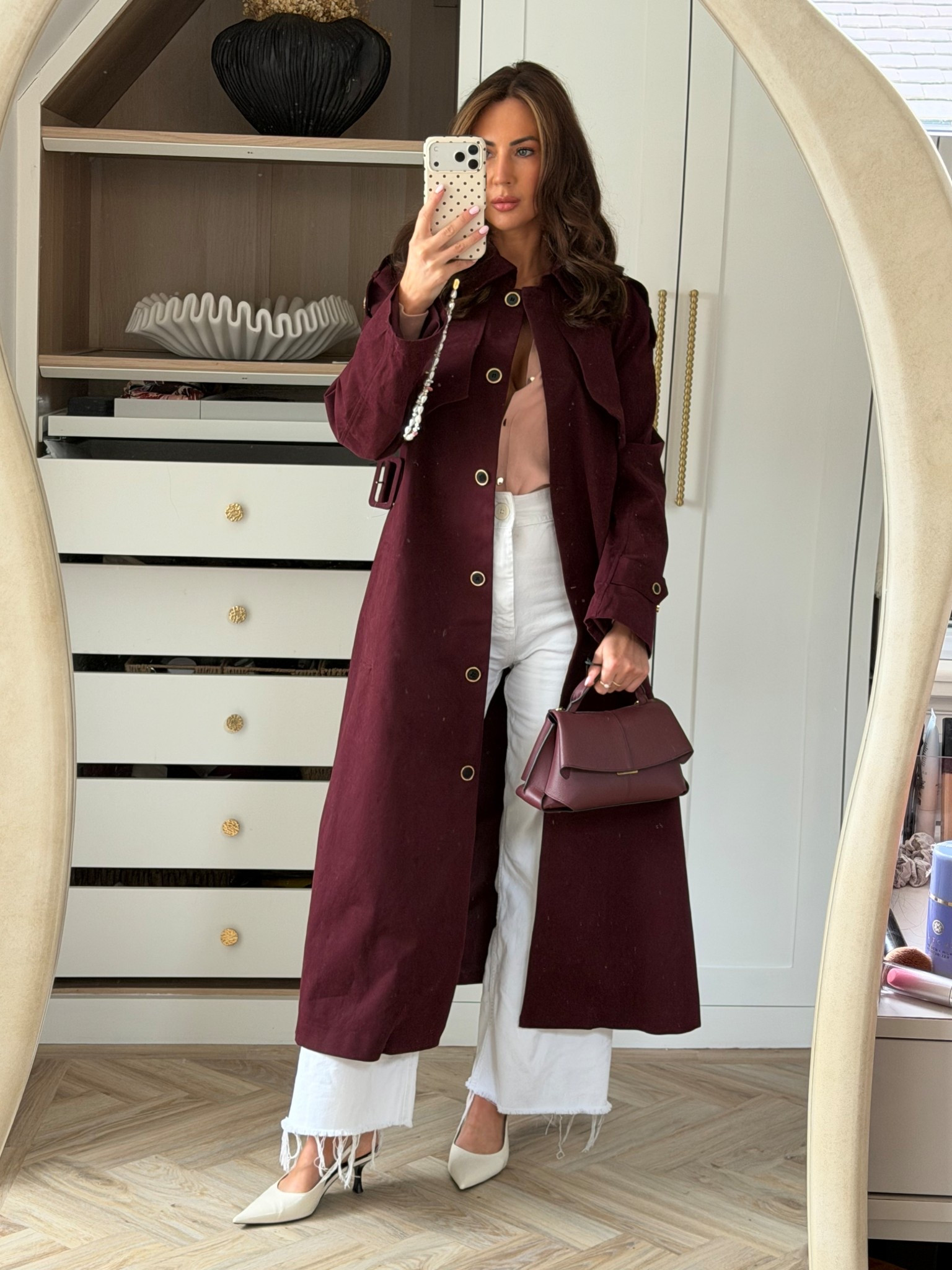 The perfect burgundy trenchcoat

Trenchcoat, burgundy white jeans, spring outfits, spring trenchcoat

#LTKuk #LTKspring