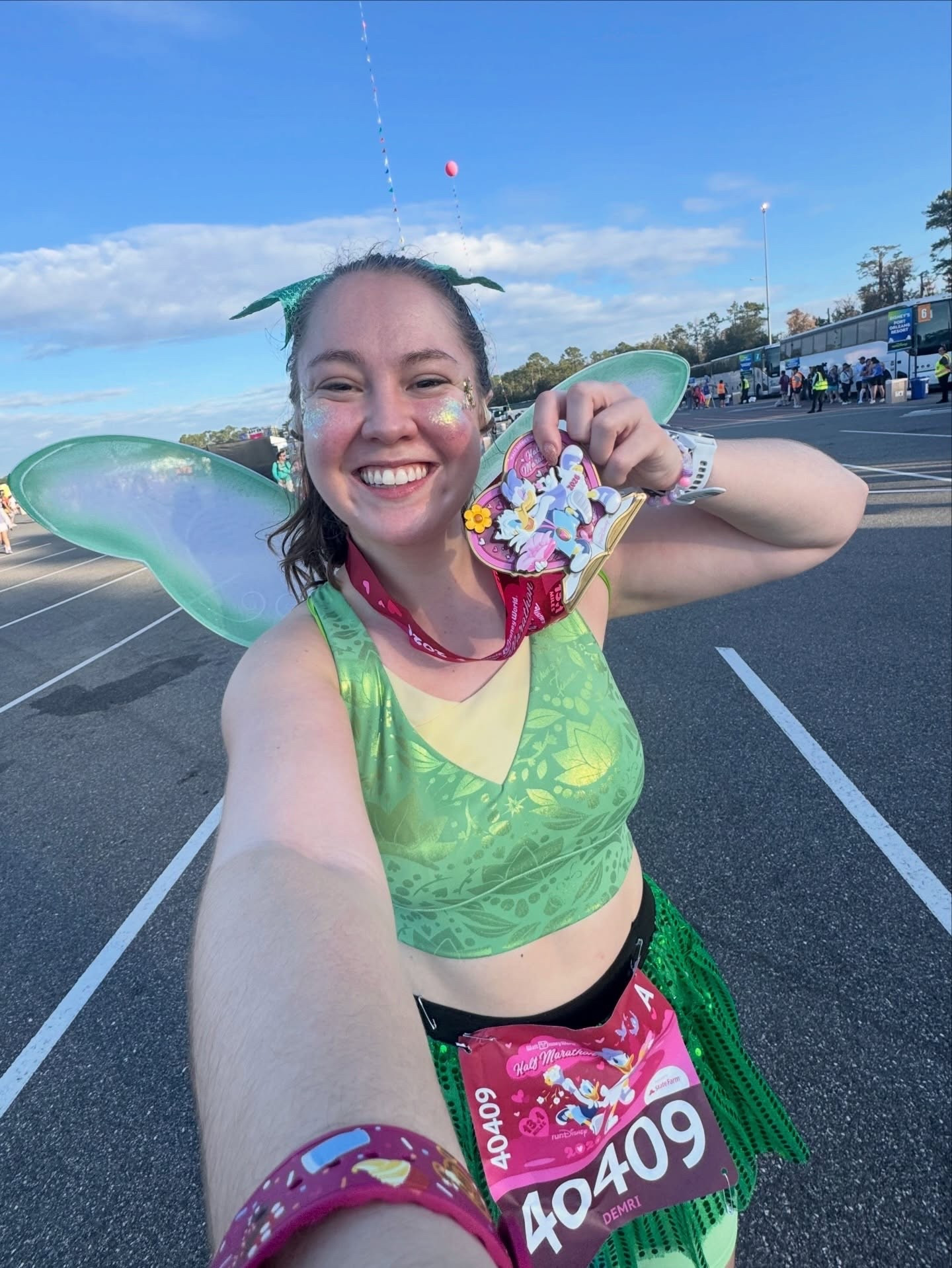 DISNEY WORLD HALF MARATHON COMPLETEEEE 🏃🏼‍♀️✨💚 such a fun morning with of COURSE a PR in fun 😭 can’t wait to tell you guys more about this one but time for more FUN in the parks!!! 🏰