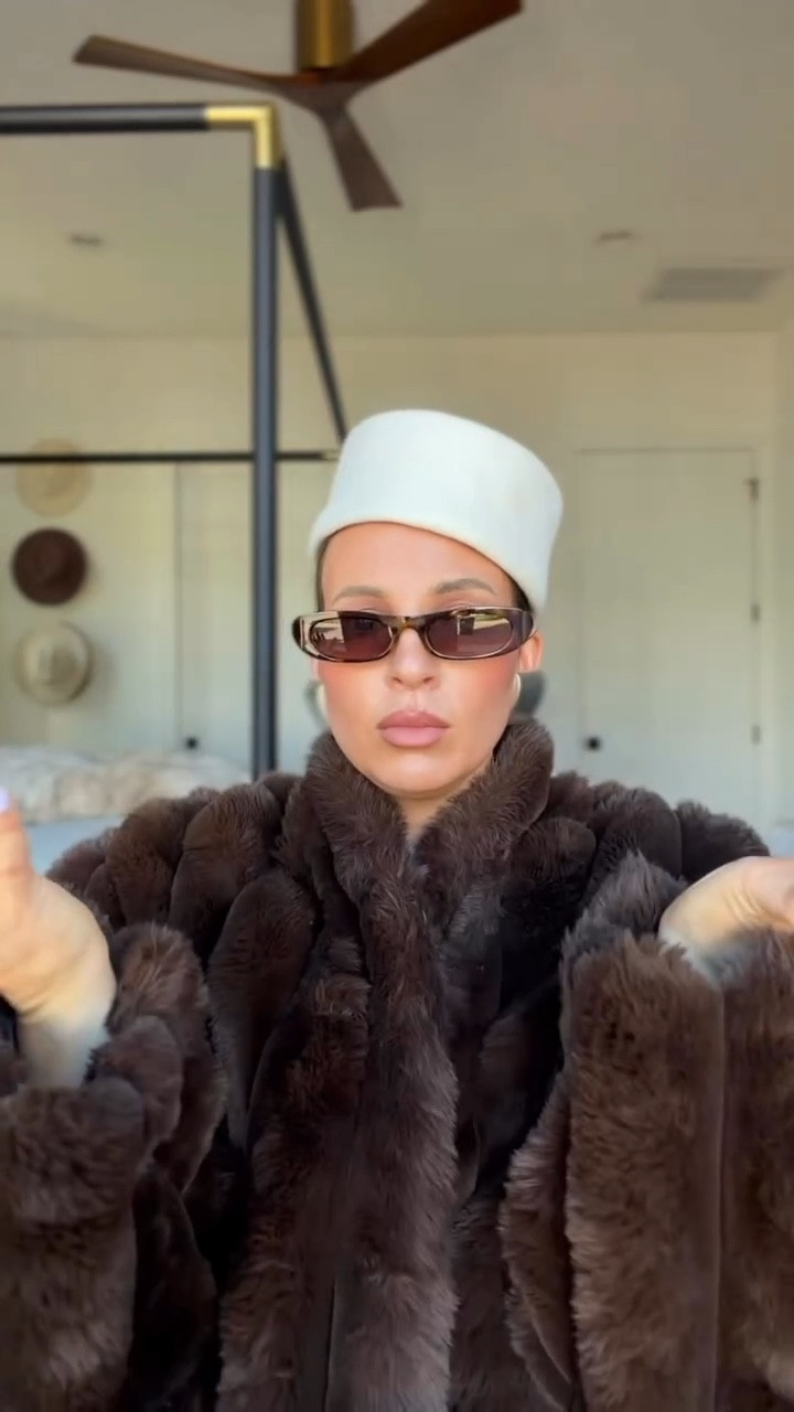 The takeaways. Looking rich is all an illusion and the 80s (besides the music, I DETEST 80s music) and the 90s were the best. There. I said it. 😏

*make sure u hit the follow button so u don’t miss the next How to Look Rich without Going Poor episode🥂



#LTKstorytime #LTKFindsUnder100 #LTKFindsUnder50