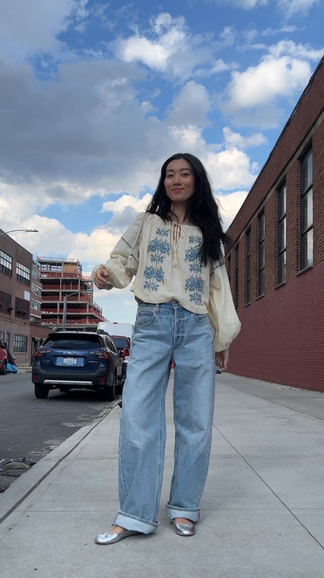 baggy tops and baggy jeans 

#LTKSeasonal #LTKVideo #LTKStyleTip