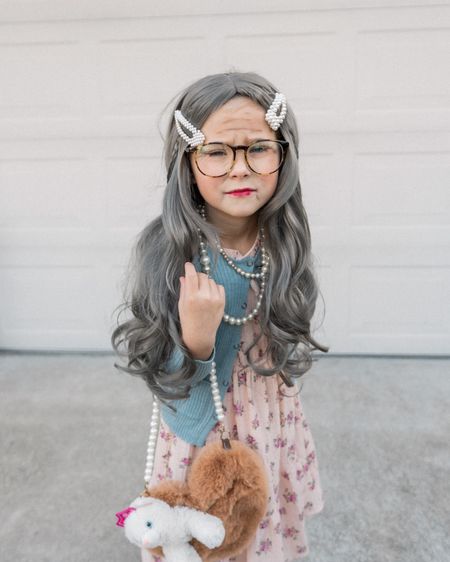 Grandma wig perfect fit 100 days of school celebrating! Super cheap and great quality! Can he worn up or down like in photo!! 