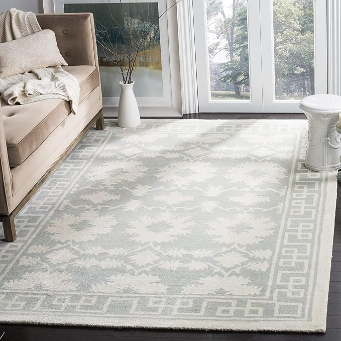 SAFAVIEH Bella Collection 5' Square Grey/Ivory BEL132B Handmade Premium Wool Area Rug | Amazon (US)