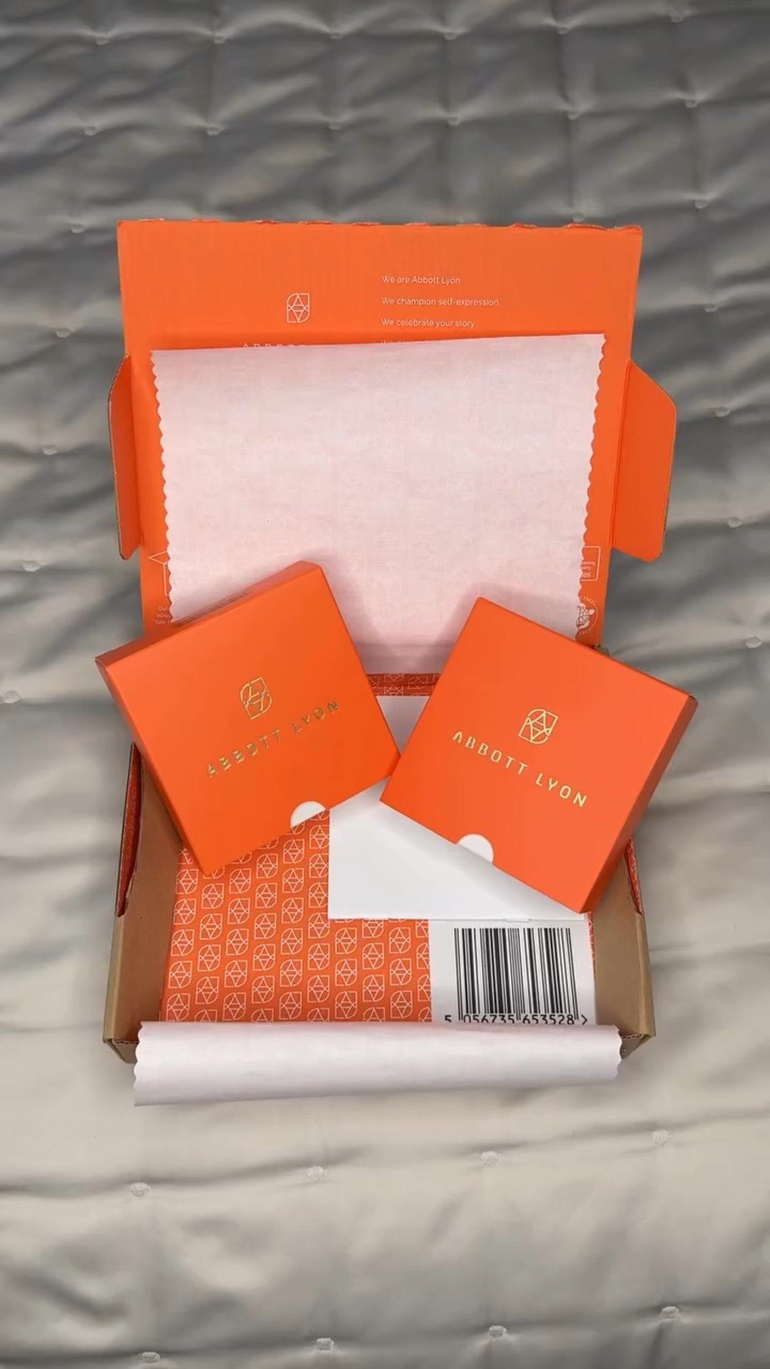 Unbox my @abbottlyon parcel with me ✨ 

They currently have 20% off with the code TAKE20 or 2for1 with code 2FOR1 🫶🏼 link in bio 

#abbottlyon #thealcollective #unboxing #aff #fashion #jewellery