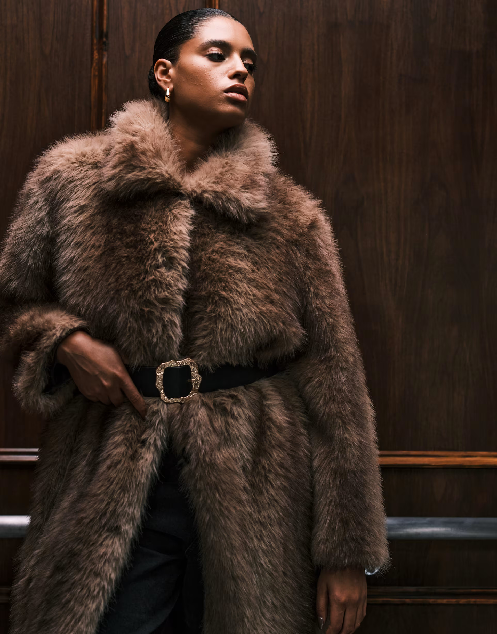 ASOS DESIGN Curve waist and hip belt with molten gold buckle in black | ASOS (Global)