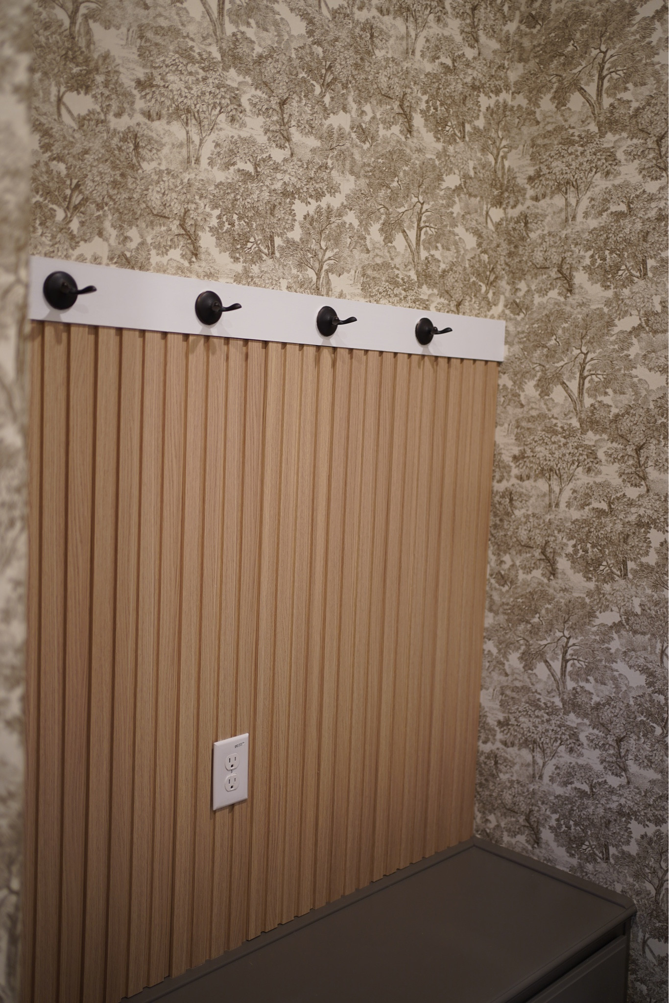 Paneling & wallpaper 