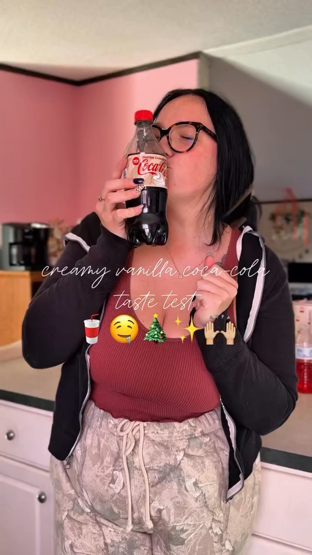 @cocacola really did their big one with this Holiday Creamy Vanilla flavor! It’s literally the best little sweet treat this holiday season. 🤤🍦🥤

If you’ve tried this, what did you think?! ✨

#holidayfinds #cocacola #holidaycheer #holidays #trending