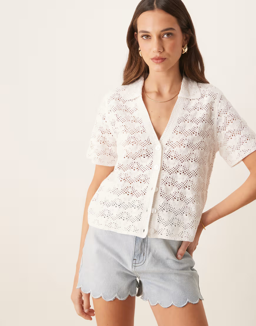Abercrombie & Fitch relaxed textured polo shirt in shell print-Neutral | ASOS (Global)