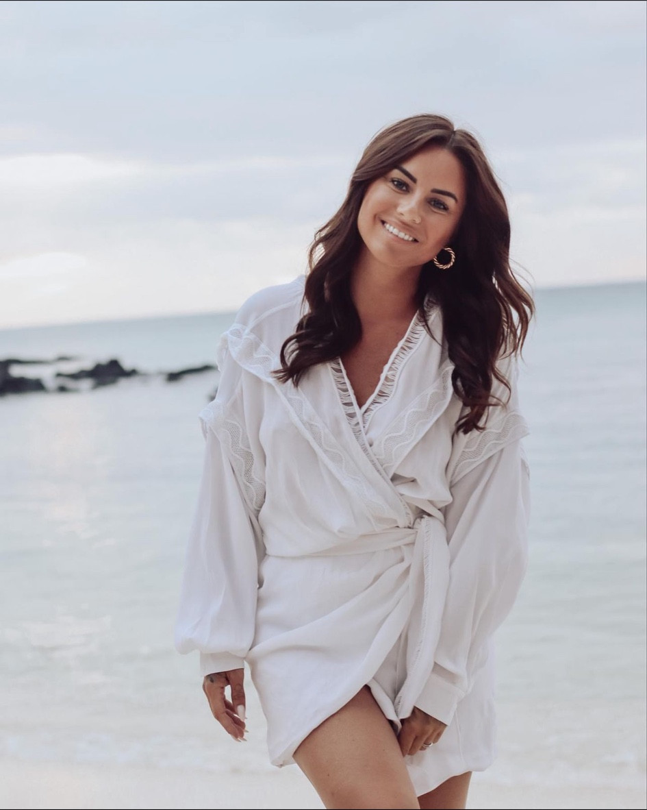 robe courte blanche à dentelle, robe IRO blanche, robe d’été élégante

#LTKFind #LTKSeasonal
