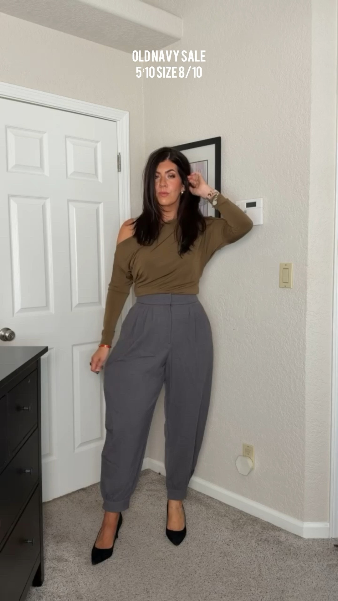 Old Navy Sale! Wearing a medium top and an 
8 in the trousers

Midsize fashion, midsize fall style, fall fashion, old navy sale, old navy fall, midsize fall style, midsize style