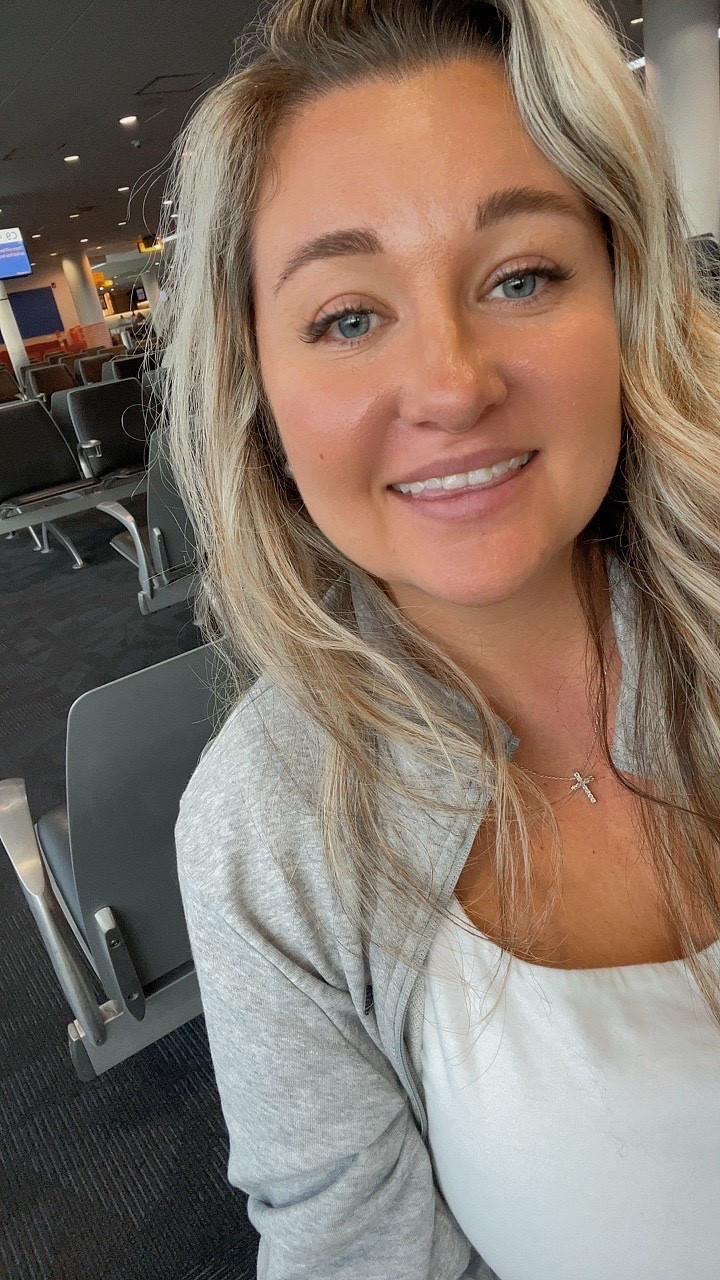 My comfiest airport outfit ✈️ 

#LTKootd #LTKmomlife #LTKgrwm