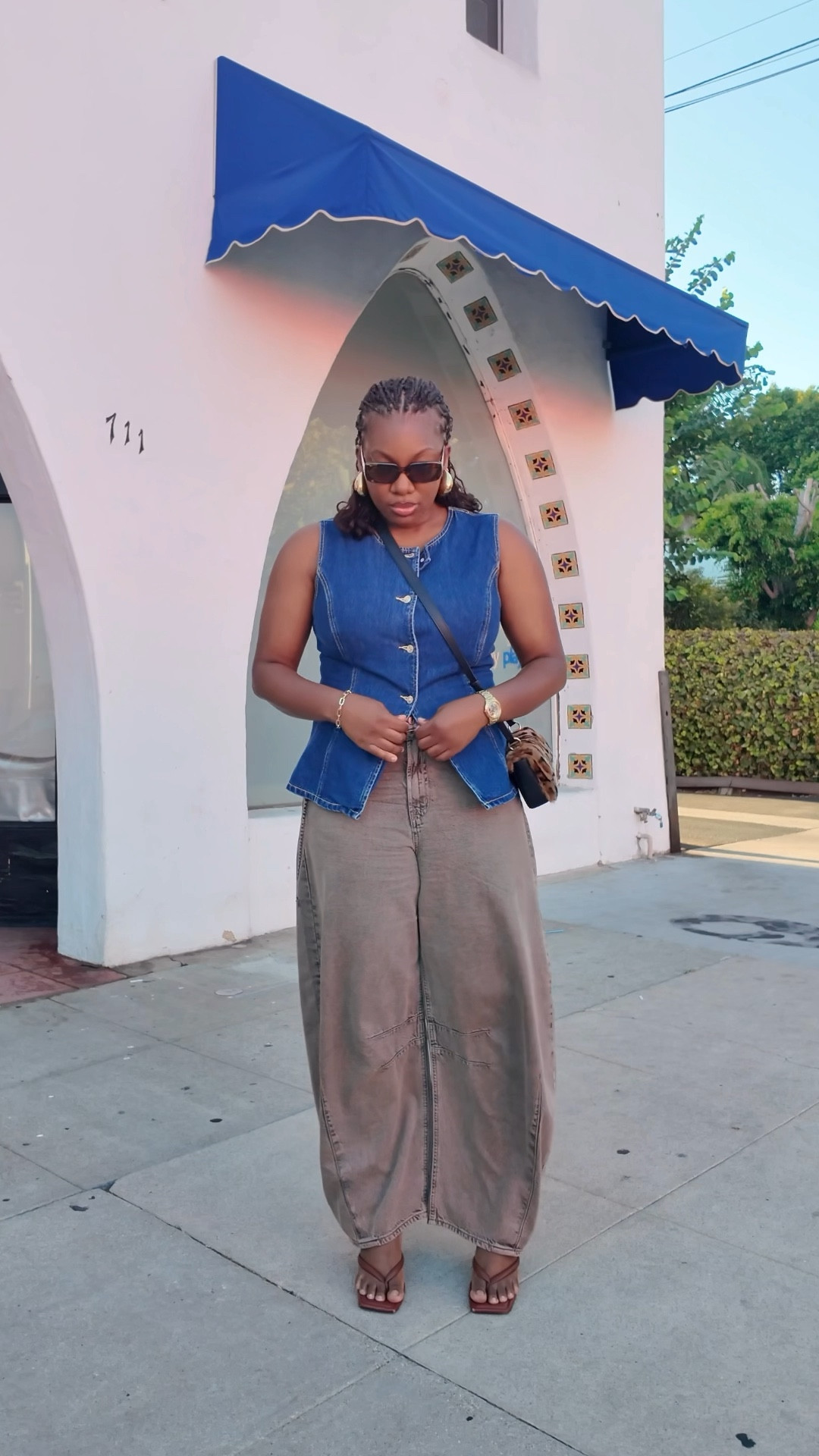 A summer to fall transition look featuring these horseshoe jeans from Gap! Wearing a size 32 for a lower rise fit 

#LTKFindsUnder100 #LTKStyleTip