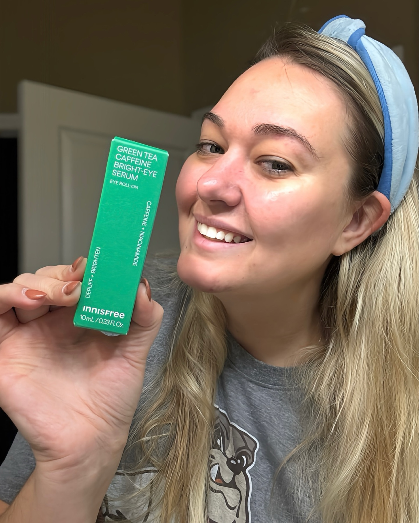 @innisfreeusa green tea eye brightening serum really does the trick, I notice a difference after one use 
•
•
#beauty #innisfree #innisfreebeauty #beautytips #beautybloggers #beautyaddict #beautyinfluencer #skincaretips #skincareinfluencer #influencerstyle #influencerlife #slincare #skincareroutine #slincareproducts #skincarenatural #skincarejunkie #skincarelover #eyebrightener