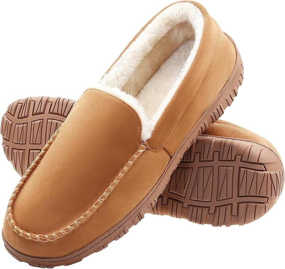FLYFUPPY Mens Moccasin Slippers Memory Foam Slippers Warm Plush Fluffy Indoor/Outdoor House Shoes | Amazon (US)