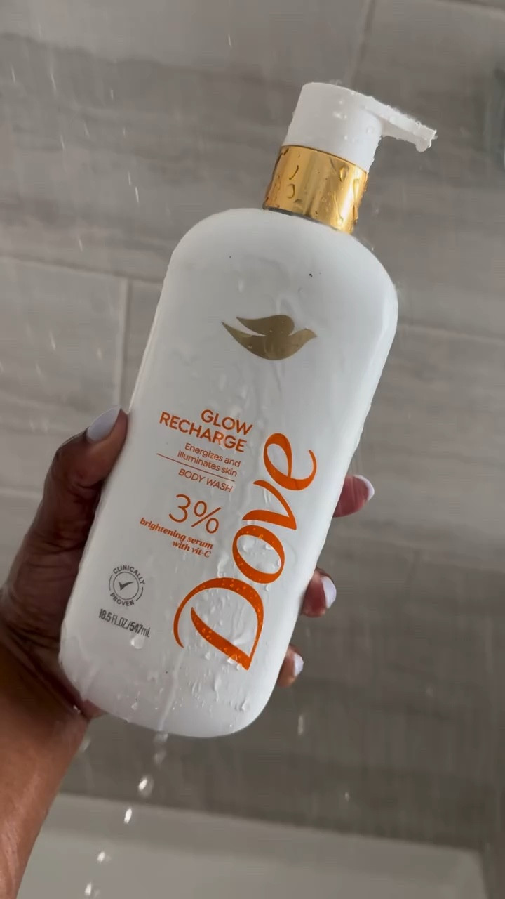 Ladies have you tried this? @dove Exfoliating Glow Recharge Body Wash with 3% Brightening Serum with Vitamin C.

•Brighten & illuminates skin
•Paraben & Sulfate Free
•Plant based cleansers

#doveserumbodywash #bestbodywash #dove #dovebodywash