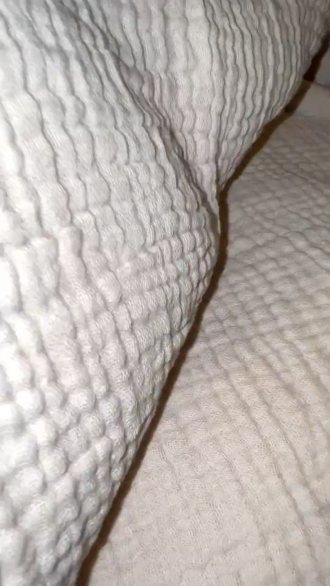 A 100% cotton muslin throw = the ultimate room elevation. ✨ 100% Cotton Muslin Throw Blanket for Couch Bed & Sofa, 4-Layer Lightweight & Breathably Soft Gauze Blanket for all seasons, Luxury Cotton Blanket