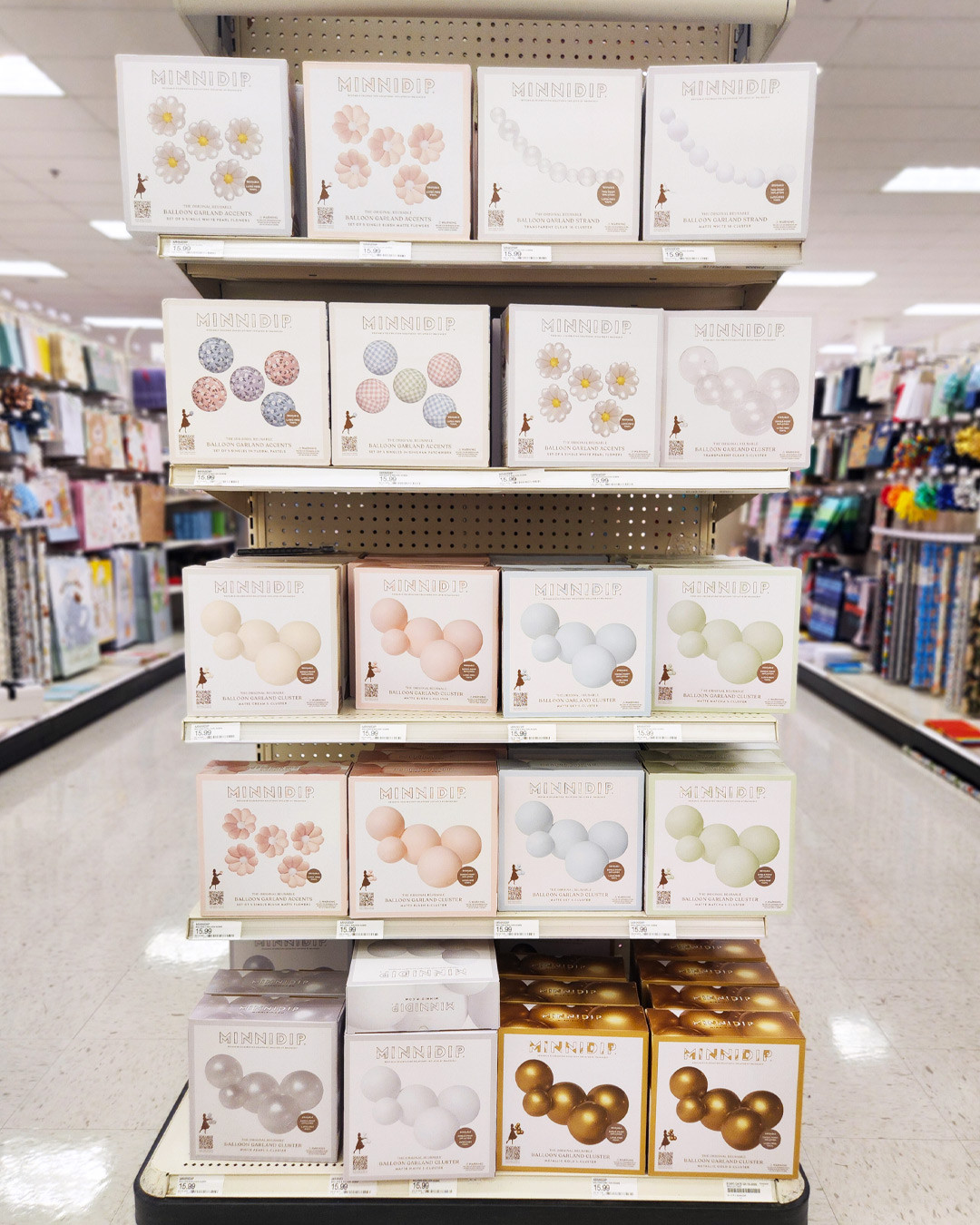 New Minnidip finds 💛 Cutest reusable balloon garlands for decor - lots of choices! ✨
#targetlove #targetfinds #decor 

 #LTKFestival