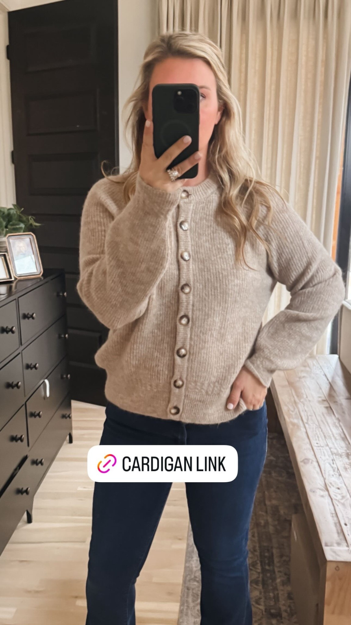 Cardigan I’m loving

#LTKSeasonal #LTKootd