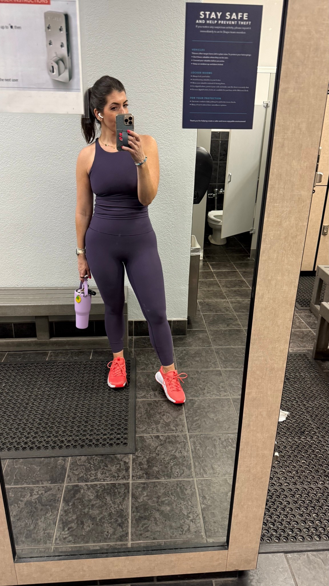 In a medium in both active top and legging
Use code MEGHANXSPANX 

#LTKSaleAlert #LTKActive #LTKMidsize