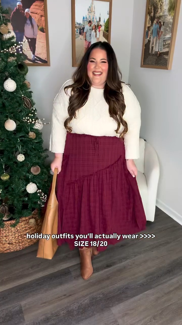 Curvy friendly outfit that’s absolute perfection for the holiday + winter season! 🥰❄️✨❤️ I’m a size 18/20 and wearing the XXL in the skirt and XL in the sweater! 🥰