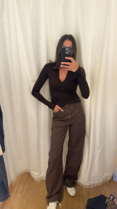 The outfit from Henne I tried on today that stopped me in my track! I am obsessed with these jeans! They are the zeva jeans. I wear a size 25. They are so incredibly comfortable and I think they are true to size. The top is the Aveline Knit Top. I wear size XS x