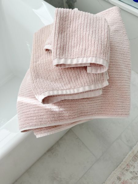 My favorite towels ever!! Use them constantly 💕 Love the texture, modern style, and how well they absorb water. 


Amazon Aware towels
Blush towels
Pink towels 
Amazon Aware 100% organic cotton ribbed bath towels. 

#LTKunder50 #LTKhome #LTKsalealert