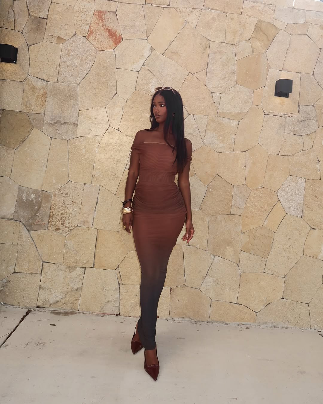  A brown look will always do it for me😍! The off-the-shoulder style of this dress and the way it hugs my curves are just perfect.

Linking similar dresses to recreate the look✨ 

#browndress #chic #fashioninspo #OOTD #dressInspo #chicstyle #offshoulderdress #brownheels #fashionfavorites #outfitInspo #maxidress

 

#LTKStyleTip
