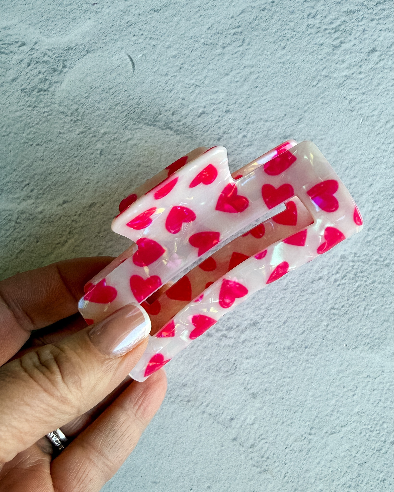 Heart Claw Clip #valentinesgift #teenbeauty #haircare #valentinebeauty 

 

#LTKValentine #LTKSeasonal #LTKKids