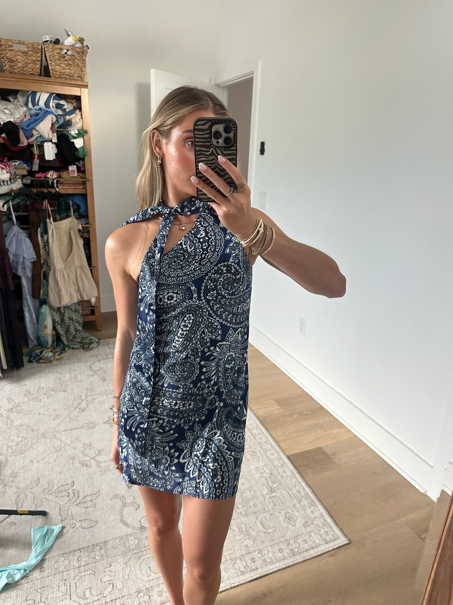 @Target scarf dress for under $40! Perfect fall outfit inspo for a date night or girls night out ✨



Mini dress, target, mini dresses, outfit inspo, fall dress, fall outfit, ootd