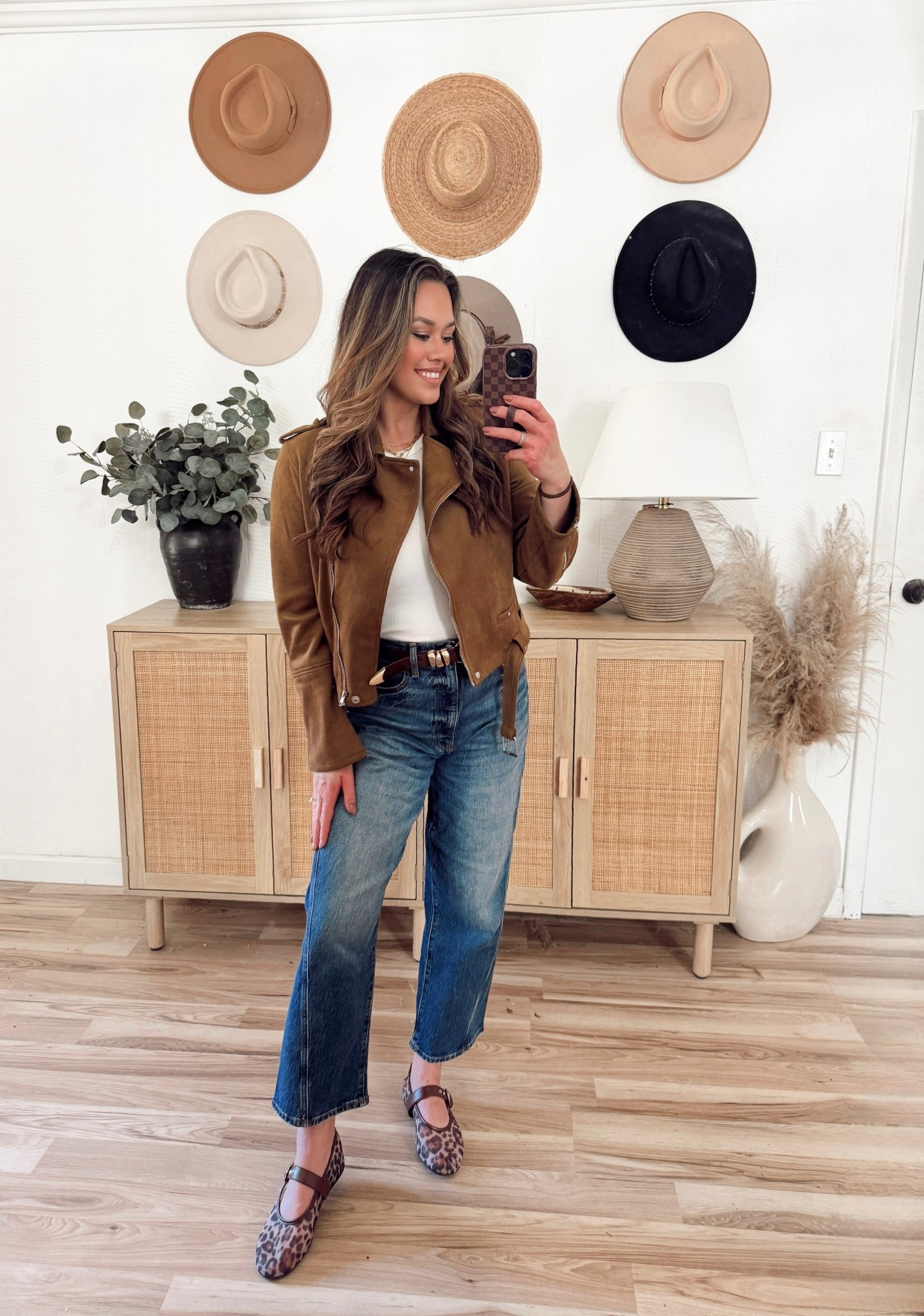 Cute and casual everyday style mom outfit inspo 

Fall fashion 
Fall outfit 
Postpartum 
Barrel jeans 

#LTKStyleTip #LTKFindsUnder100 #LTKSeasonal